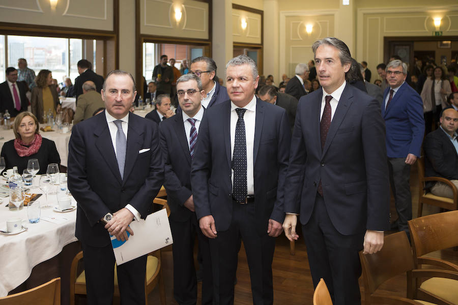 El ministro de Fomento, Íñigo de la Serna, ha analizado el presente y futuro de las infraestructuras en Asturias en el Fórum EL COMERCIO, organizado en colaboración con el SabadellHerrero. 