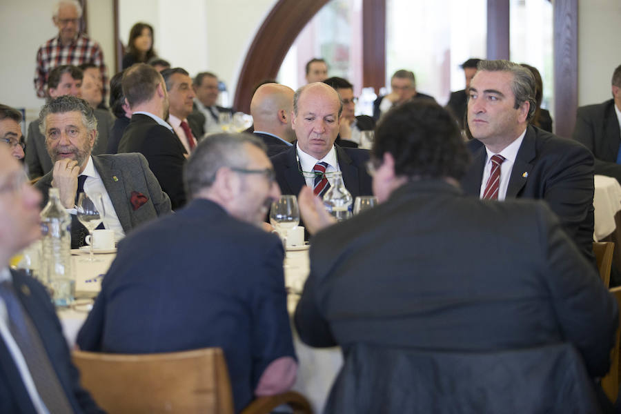 El ministro de Fomento, Íñigo de la Serna, ha analizado el presente y futuro de las infraestructuras en Asturias en el Fórum EL COMERCIO, organizado en colaboración con el SabadellHerrero. 