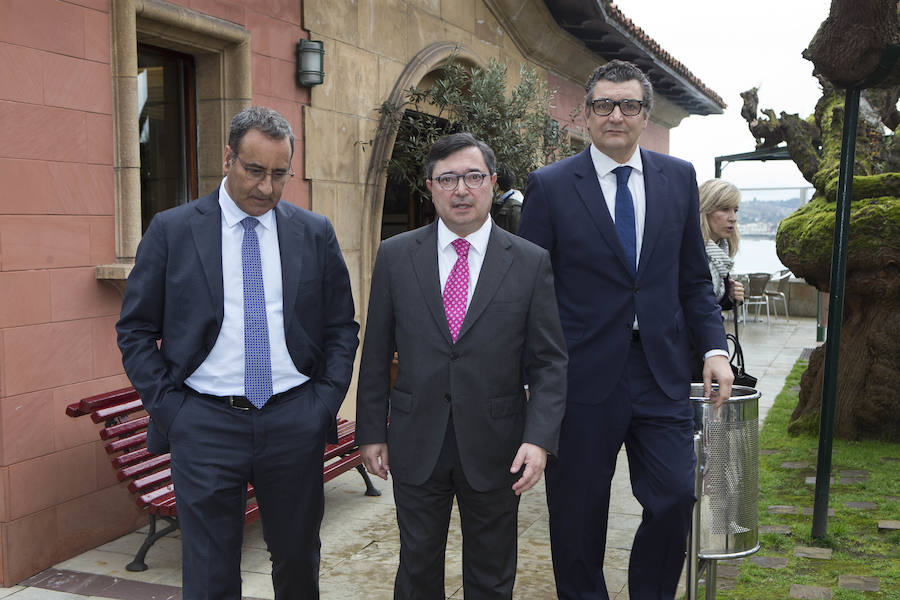 El ministro de Fomento, Íñigo de la Serna, ha analizado el presente y futuro de las infraestructuras en Asturias en el Fórum EL COMERCIO, organizado en colaboración con el SabadellHerrero. 