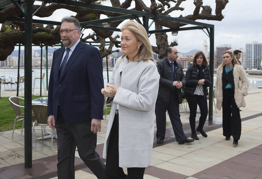 El ministro de Fomento, Íñigo de la Serna, ha analizado el presente y futuro de las infraestructuras en Asturias en el Fórum EL COMERCIO, organizado en colaboración con el SabadellHerrero. 