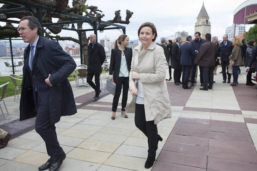 El ministro de Fomento, Íñigo de la Serna, ha analizado el presente y futuro de las infraestructuras en Asturias en el Fórum EL COMERCIO, organizado en colaboración con el SabadellHerrero. 