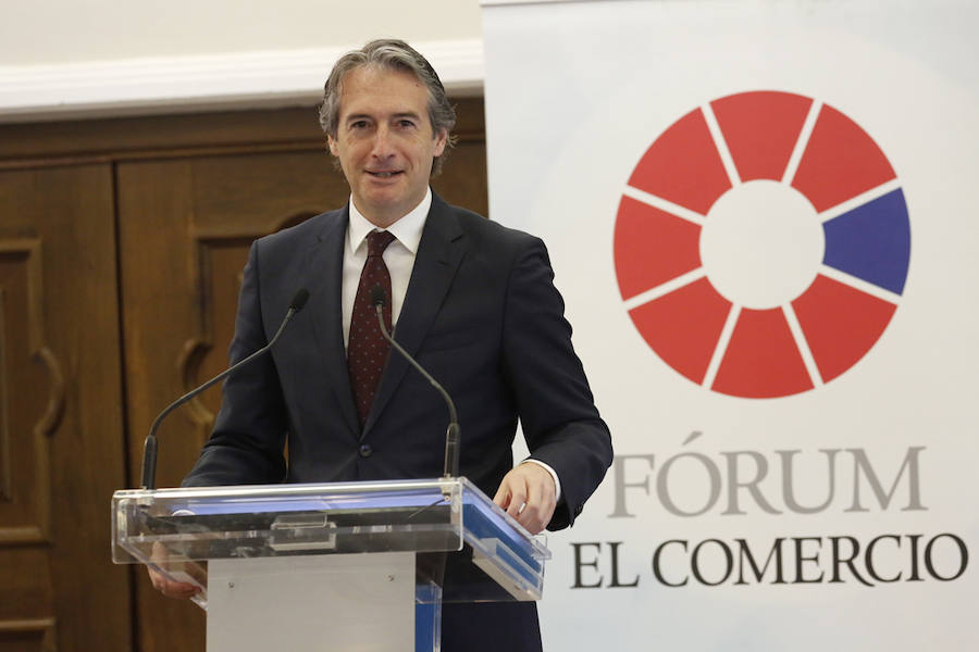 El ministro de Fomento, Íñigo de la Serna, ha analizado el presente y futuro de las infraestructuras en Asturias en el Fórum EL COMERCIO, organizado en colaboración con el SabadellHerrero. 