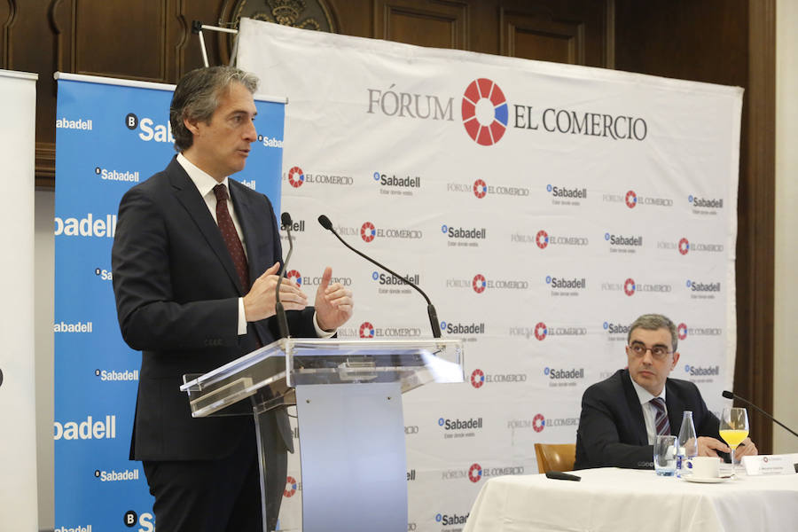 El ministro de Fomento, Íñigo de la Serna, ha analizado el presente y futuro de las infraestructuras en Asturias en el Fórum EL COMERCIO, organizado en colaboración con el SabadellHerrero. 