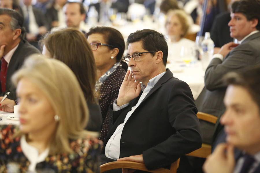 El ministro de Fomento, Íñigo de la Serna, ha analizado el presente y futuro de las infraestructuras en Asturias en el Fórum EL COMERCIO, organizado en colaboración con el SabadellHerrero. 