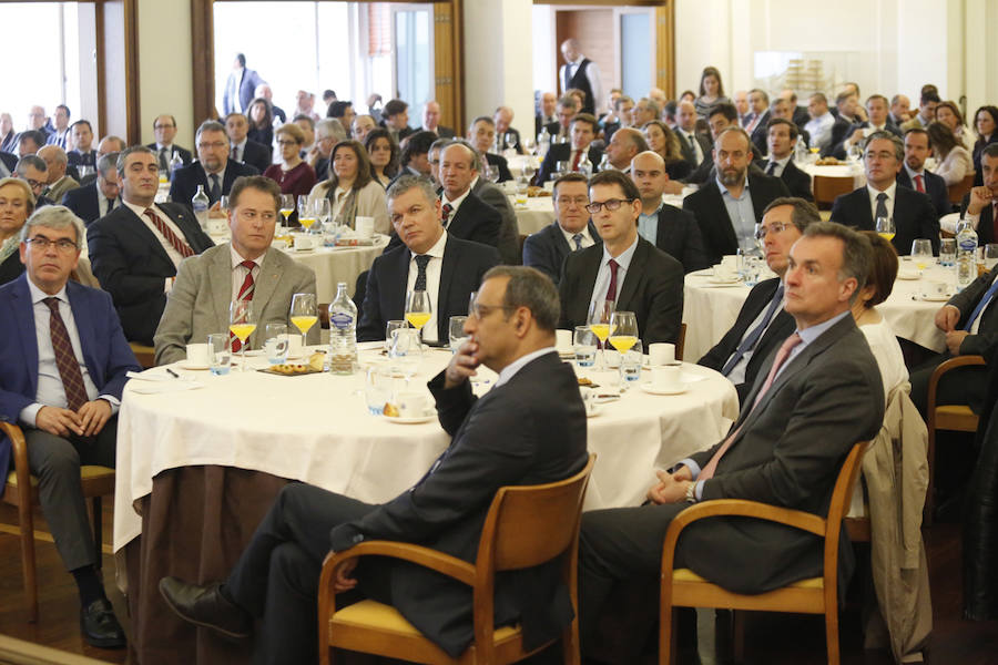 El ministro de Fomento, Íñigo de la Serna, ha analizado el presente y futuro de las infraestructuras en Asturias en el Fórum EL COMERCIO, organizado en colaboración con el SabadellHerrero. 