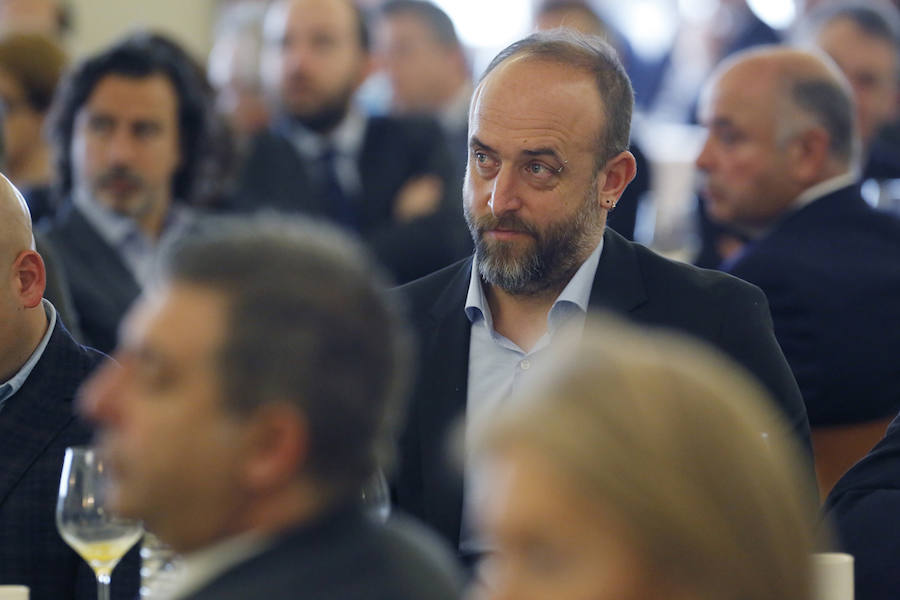 El ministro de Fomento, Íñigo de la Serna, ha analizado el presente y futuro de las infraestructuras en Asturias en el Fórum EL COMERCIO, organizado en colaboración con el SabadellHerrero. 