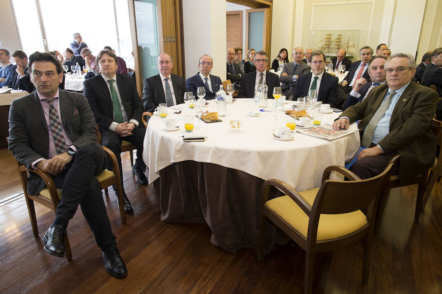 El ministro de Fomento, Íñigo de la Serna, ha analizado el presente y futuro de las infraestructuras en Asturias en el Fórum EL COMERCIO, organizado en colaboración con el SabadellHerrero. 