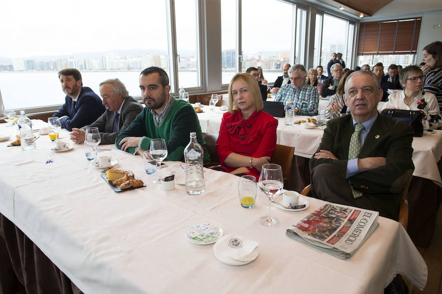 El ministro de Fomento, Íñigo de la Serna, ha analizado el presente y futuro de las infraestructuras en Asturias en el Fórum EL COMERCIO, organizado en colaboración con el SabadellHerrero. 