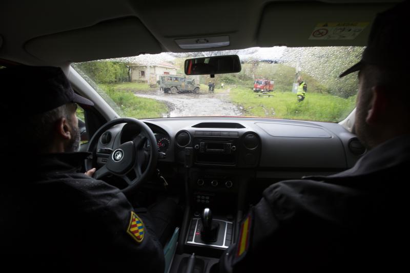 La Unidad Militar de Emergencias se encuentra esta semana en Pravia realizando maniobras de entrenamiento. Ensayan rescates en la zona del embarcadero y también en espacios cerrados