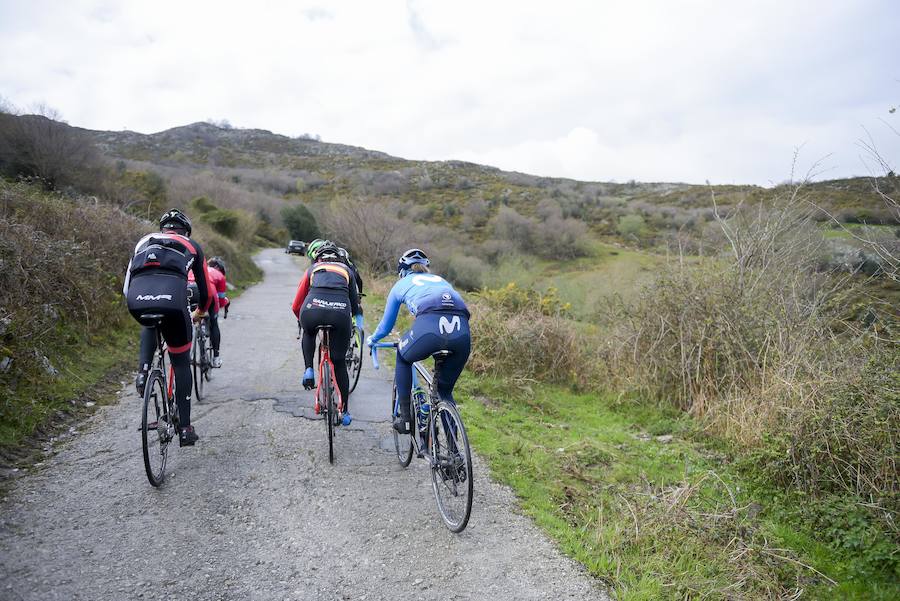 Chechu Rubiera, Aida Nuño, Mateo Montes, Alicia González y Lucía González ascendieron este miércoles a la popular campera de Nava, que será meta de una de las etapas reina de la Vuelta a España.