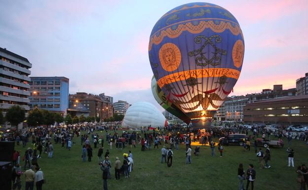 Los globos aerostáticos toman el cielo de Gijón