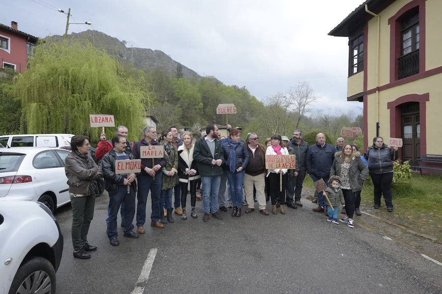 Fotos: Manifestación por el estado de la carretera Piloña -Caso