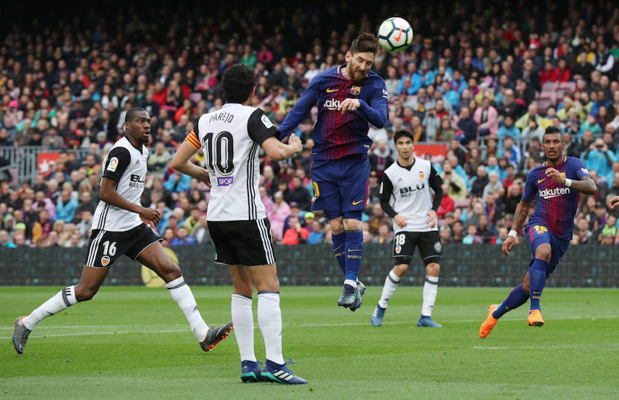 El Barça ganó 2-1 en el Camp Nou a un Valencia que vio portería gracias a un penalti en el 86'. El FC Barcelona, más líder, a falta de 6 jornadas. 