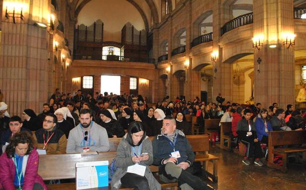 El centenario de Covadonga reúne a más de 400 jóvenes en Cangas