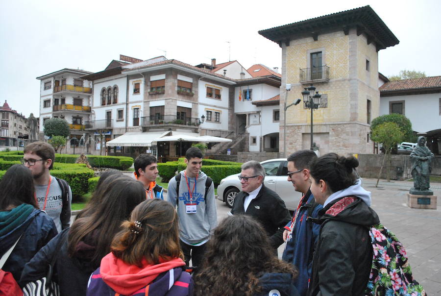 Más de cuatrocientos jóvenes procedentes de las diócesis de Oviedo, Santander, León y Astorga participan este fin de semana en la Jornada Regional de Jóvenes organizada por el Arzobispado de Oviedo con motivo del triple centenario de Covadonga. 