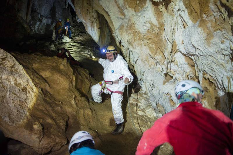 El Grupo Torreblanca recreó la primera bajada a la cueva de Tito Bustillo. En la recreación participaron algunos de los descubridores