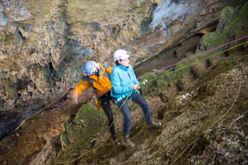 El Grupo Torreblanca recreó la primera bajada a la cueva de Tito Bustillo. En la recreación participaron algunos de los descubridores