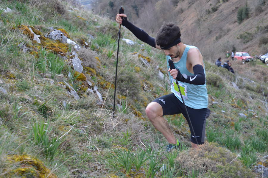 El pueblo de Moal se multiplica por diez y se vuelca con los participantes del trail 'Puerta de Muniellos'. En su séptima edición participaron un total de 800 corredores. Se proclamó vencedor Pablo Villa, actual campeón de España de carreras de montaña, que cruzó la meta habiendo empleando tres horas y 16 minutos. La asturiana María Polonia lo hacía en cuatro horas y 3 minutos