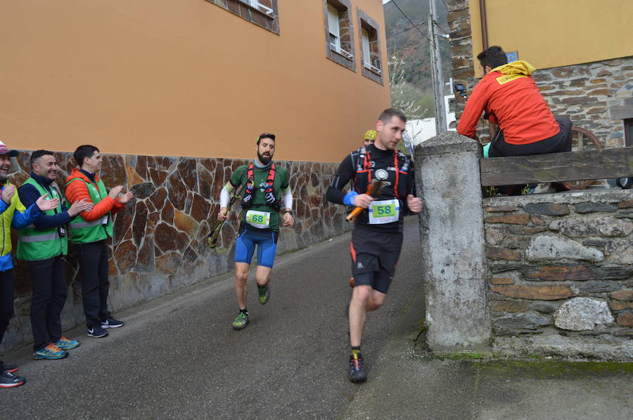 El pueblo de Moal se multiplica por diez y se vuelca con los participantes del trail 'Puerta de Muniellos'. En su séptima edición participaron un total de 800 corredores. Se proclamó vencedor Pablo Villa, actual campeón de España de carreras de montaña, que cruzó la meta habiendo empleando tres horas y 16 minutos. La asturiana María Polonia lo hacía en cuatro horas y 3 minutos