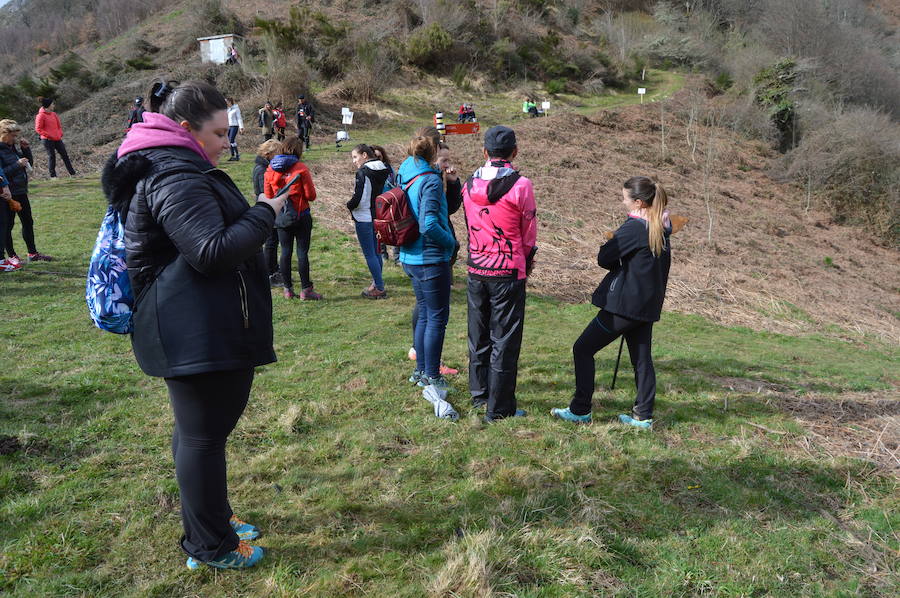 El pueblo de Moal se multiplica por diez y se vuelca con los participantes del trail 'Puerta de Muniellos'. En su séptima edición participaron un total de 800 corredores. Se proclamó vencedor Pablo Villa, actual campeón de España de carreras de montaña, que cruzó la meta habiendo empleando tres horas y 16 minutos. La asturiana María Polonia lo hacía en cuatro horas y 3 minutos