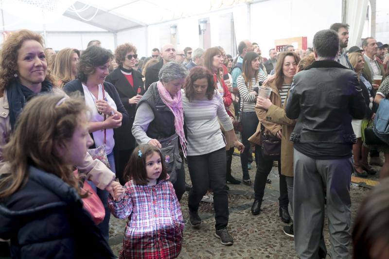 La banda madrileña The Limboos puso el punto y final a cuatro días de fiesta, en una sesión vermú muy animada.