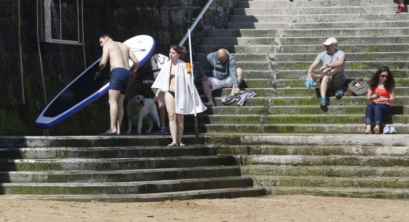 Fotos: Gijón, dispuesto a disfrutar del sol y del calor