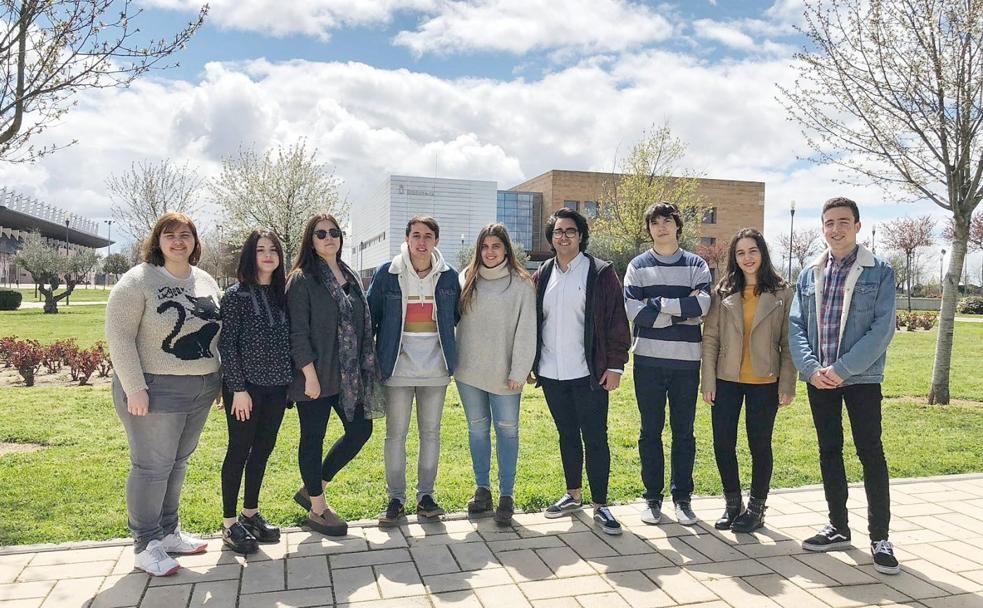 Claudia Miguel Serena, Eva Iglesias, Patricia Antuña, Jorge Álvarez, María Pérez Agudín, Miguel Pérez Martínez, Miguel de los Toyos, Ángela Fernández y Pablo Cueto. 