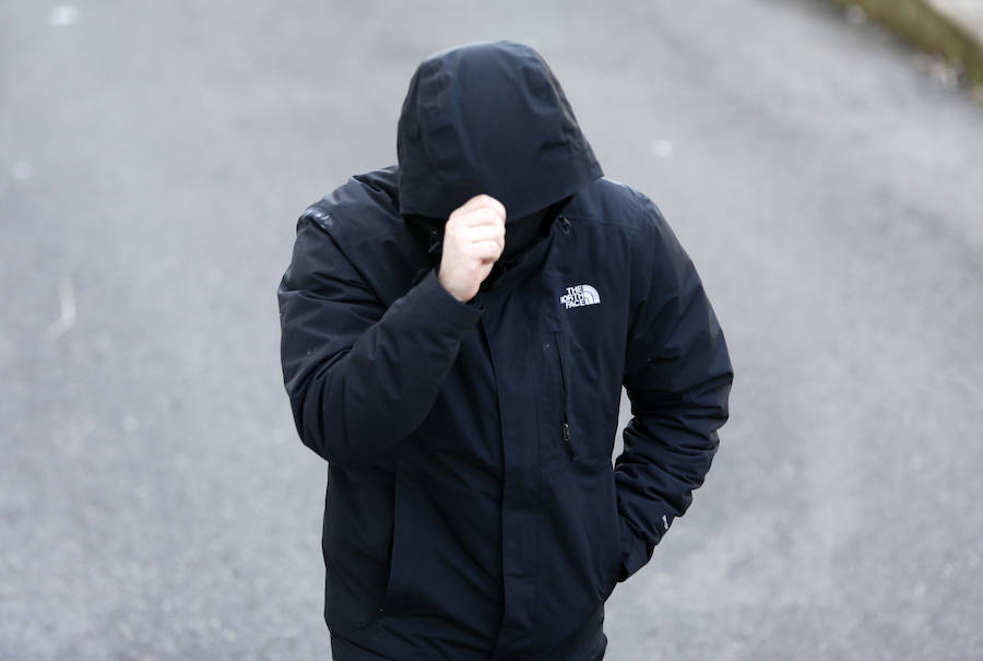 La Fiscalía solicita un año de cárcel para uno de los tres arrestados este martes. Los trabajos policiales lograron determinar que, presuntamente, que fueron ocho las personas implicadas en la agresión