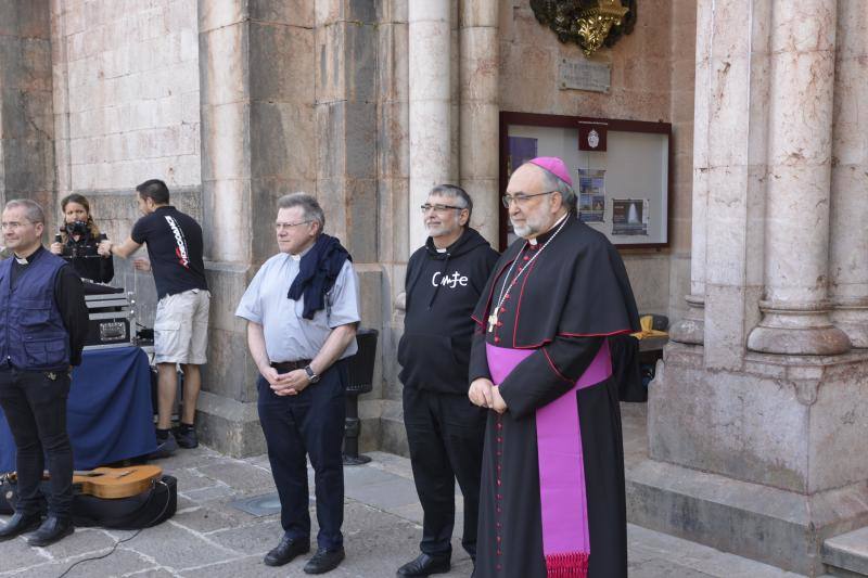 Fotos: Los jóvenes llenan Covadonga