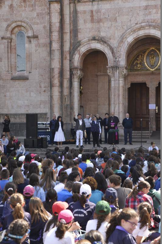 Fotos: Los jóvenes llenan Covadonga