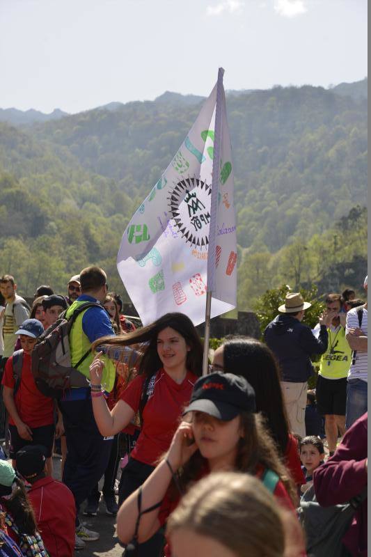 Fotos: Los jóvenes llenan Covadonga