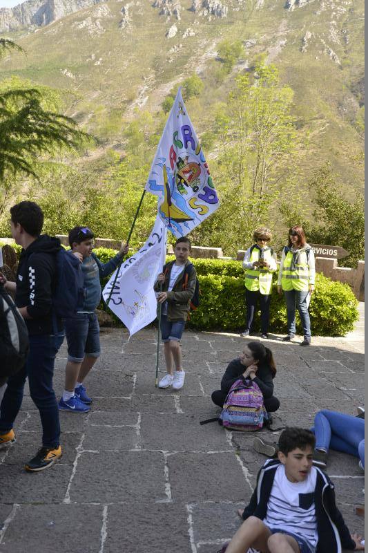 Fotos: Los jóvenes llenan Covadonga