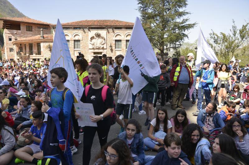 Fotos: Los jóvenes llenan Covadonga