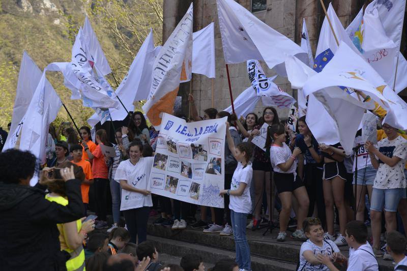 Fotos: Los jóvenes llenan Covadonga