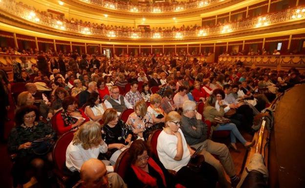 Imagen. El público llenó el TeatroCampoamor para asistir al Festival de Danza. 