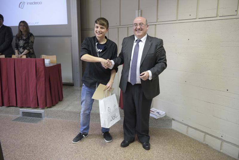 Se entregaron en la Facultad de Geología de la Universidad de Oviedo y el acto contó con la presencia del rector de Santiago García Granda. 