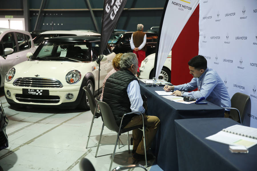 La sexta edición de esta feria ofrece variedad de coches y competitividad de precios en el recinto Luis Adaro.
