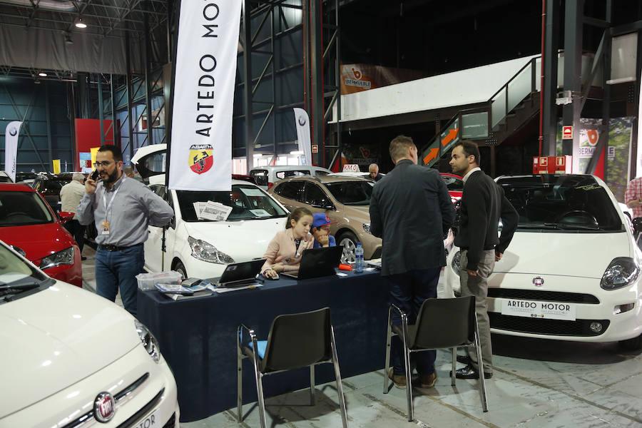 La sexta edición de esta feria ofrece variedad de coches y competitividad de precios en el recinto Luis Adaro.