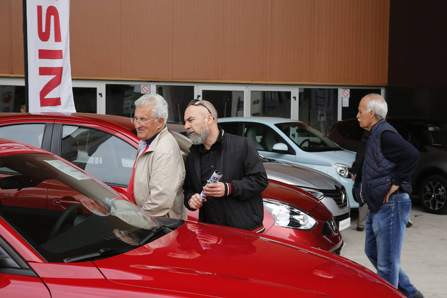 La sexta edición de esta feria ofrece variedad de coches y competitividad de precios en el recinto Luis Adaro.