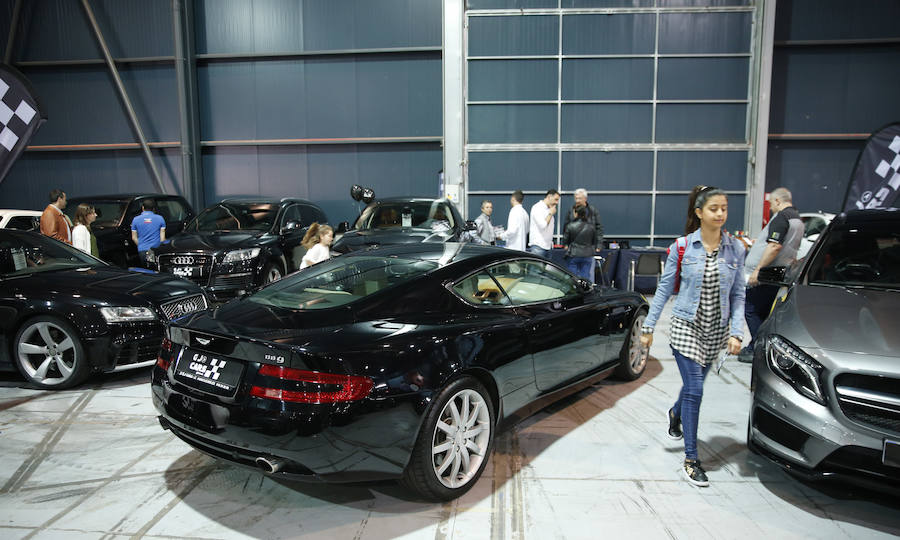 La sexta edición de esta feria ofrece variedad de coches y competitividad de precios en el recinto Luis Adaro.