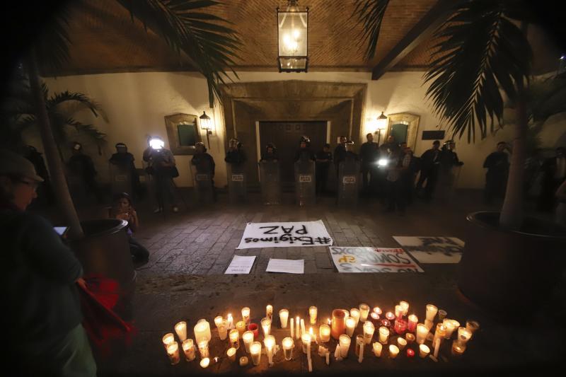 Tres jóvenes estudiantes de cine mexicanos han sido brutalmente asesinados por un cártel. Según han confirmado las autoridades fueron torturados e intentaron hacer desaparecer sus cuerpos disolviénolos en ácido. Todo apunta a que les confundieron con miembros de un grupo criminal rival. 