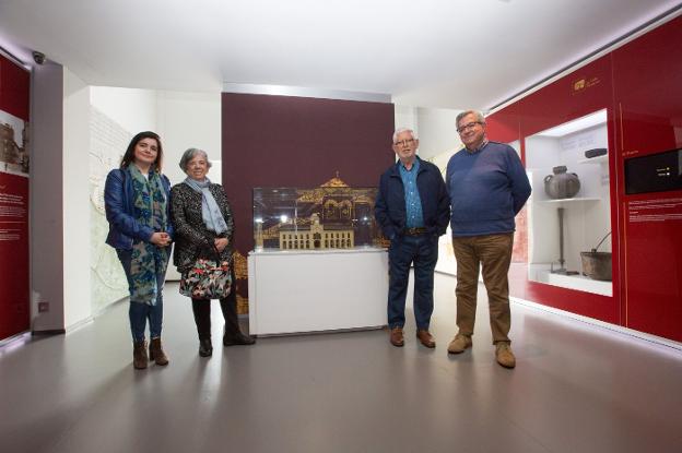 Yolanda Alonso, Flor Alonso Menéndez, su marido José Luis Menéndez y Manuel Ángel Hidalgo. 