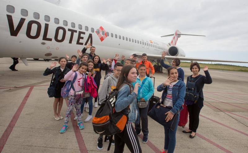 El requisito para participar en el programa es «no haber volado nunca», algo que cumplen todos los jóvenes pasajeros de Volotea. «Tienen edades entre los 10 y 13 años, ya que son alumnos de quinto y sexto de Primaria, así como de Primero de Secundaria»