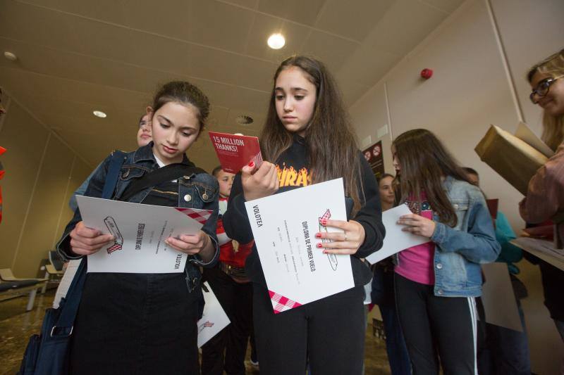 El requisito para participar en el programa es «no haber volado nunca», algo que cumplen todos los jóvenes pasajeros de Volotea. «Tienen edades entre los 10 y 13 años, ya que son alumnos de quinto y sexto de Primaria, así como de Primero de Secundaria»