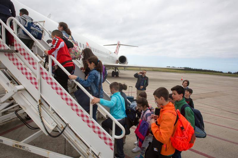 El requisito para participar en el programa es «no haber volado nunca», algo que cumplen todos los jóvenes pasajeros de Volotea. «Tienen edades entre los 10 y 13 años, ya que son alumnos de quinto y sexto de Primaria, así como de Primero de Secundaria»