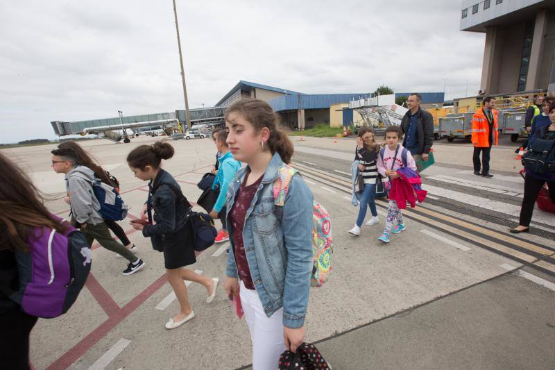 El requisito para participar en el programa es «no haber volado nunca», algo que cumplen todos los jóvenes pasajeros de Volotea. «Tienen edades entre los 10 y 13 años, ya que son alumnos de quinto y sexto de Primaria, así como de Primero de Secundaria»