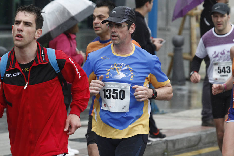 Fotos: ¿Estuviste en la EDP Media Maratón de Gijón? ¡Búscate! (2)