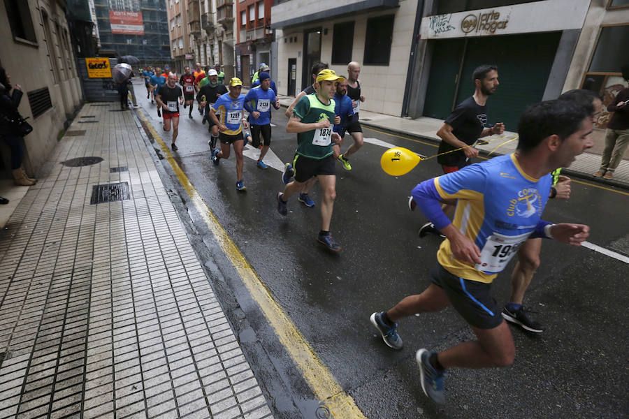 Más de 2.500 atletas han participado en la EDP Media Maratón de Gijón, en la que se ha impuesto el marroquí Said Attadi. ¿Estuviste? ¡Búscate en las fotos!