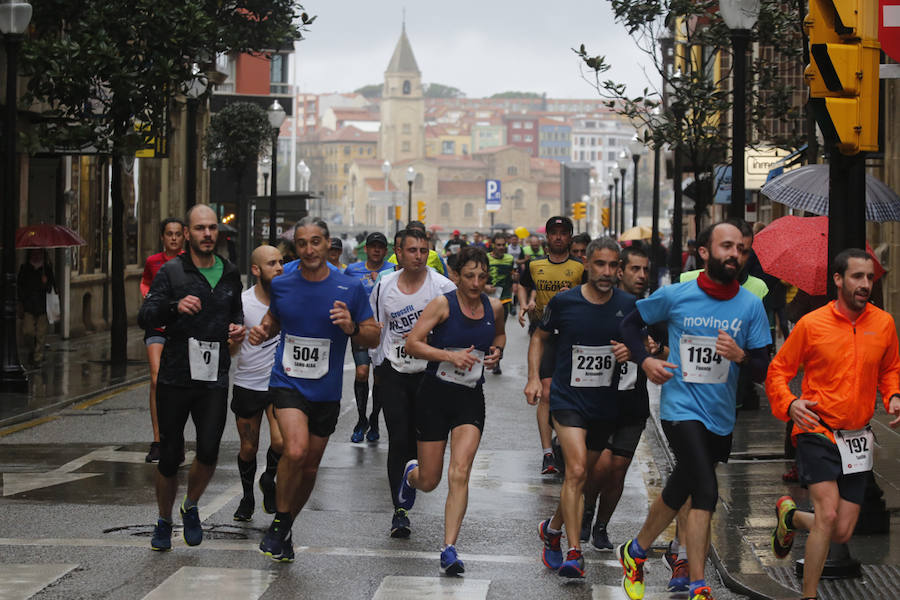Más de 2.500 atletas han participado en la EDP Media Maratón de Gijón, en la que se ha impuesto el marroquí Said Attadi. ¿Estuviste? ¡Búscate en las fotos!