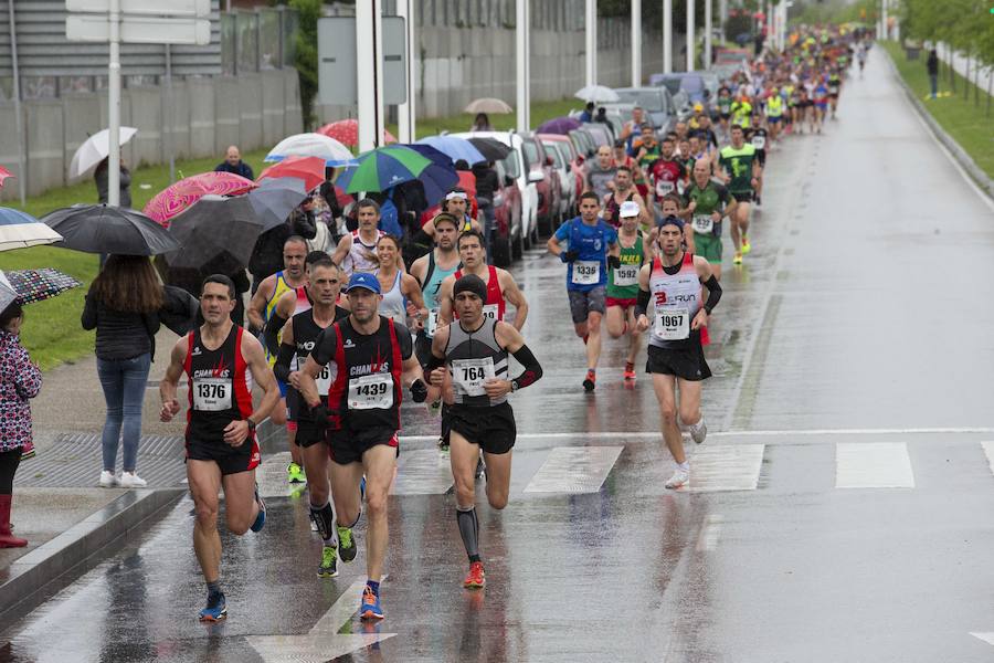 Más de 2.500 atletas han participado en la EDP Media Maratón de Gijón, en la que se ha impuesto el marroquí Said Attadi. ¿Estuviste? ¡Búscate en las fotos!